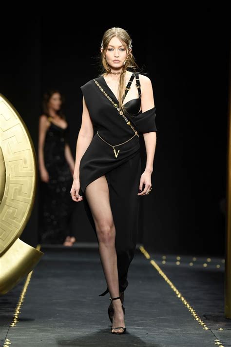 gigi hadid Versace runway